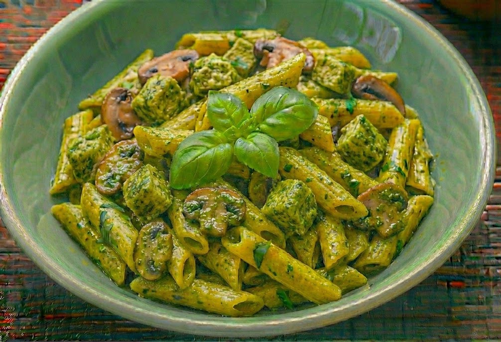 Tavuklu Mantarlı Petso Soslu Penne